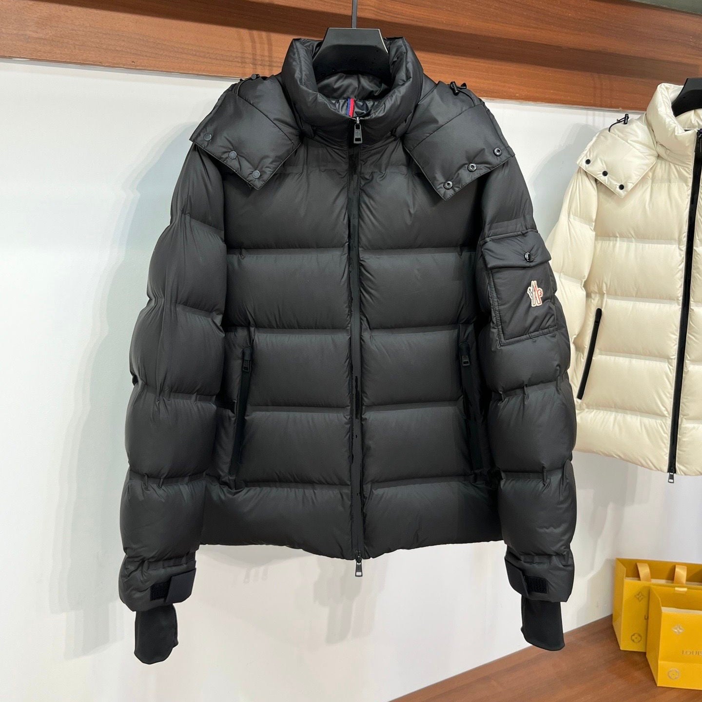 (PRE-ORDER) MONCLER - GRENOBLE COAT - BLACK