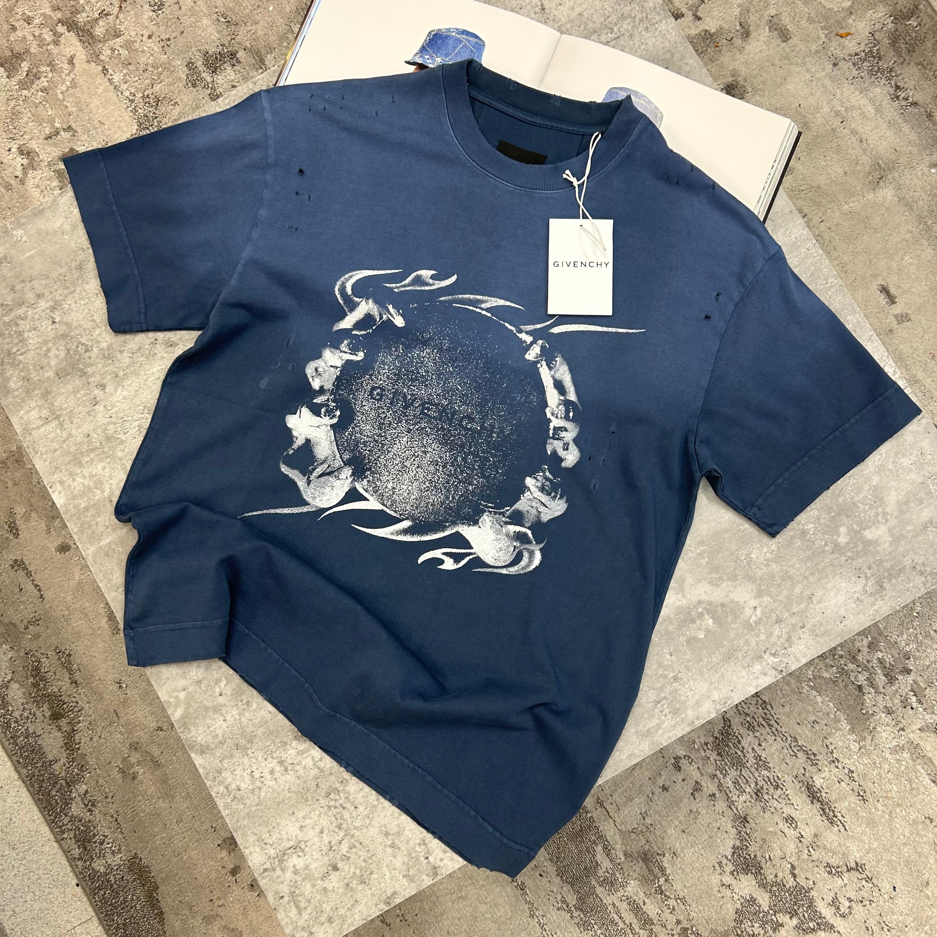 GIVENCHY - DEVOURE T-SHIRT - NAVY