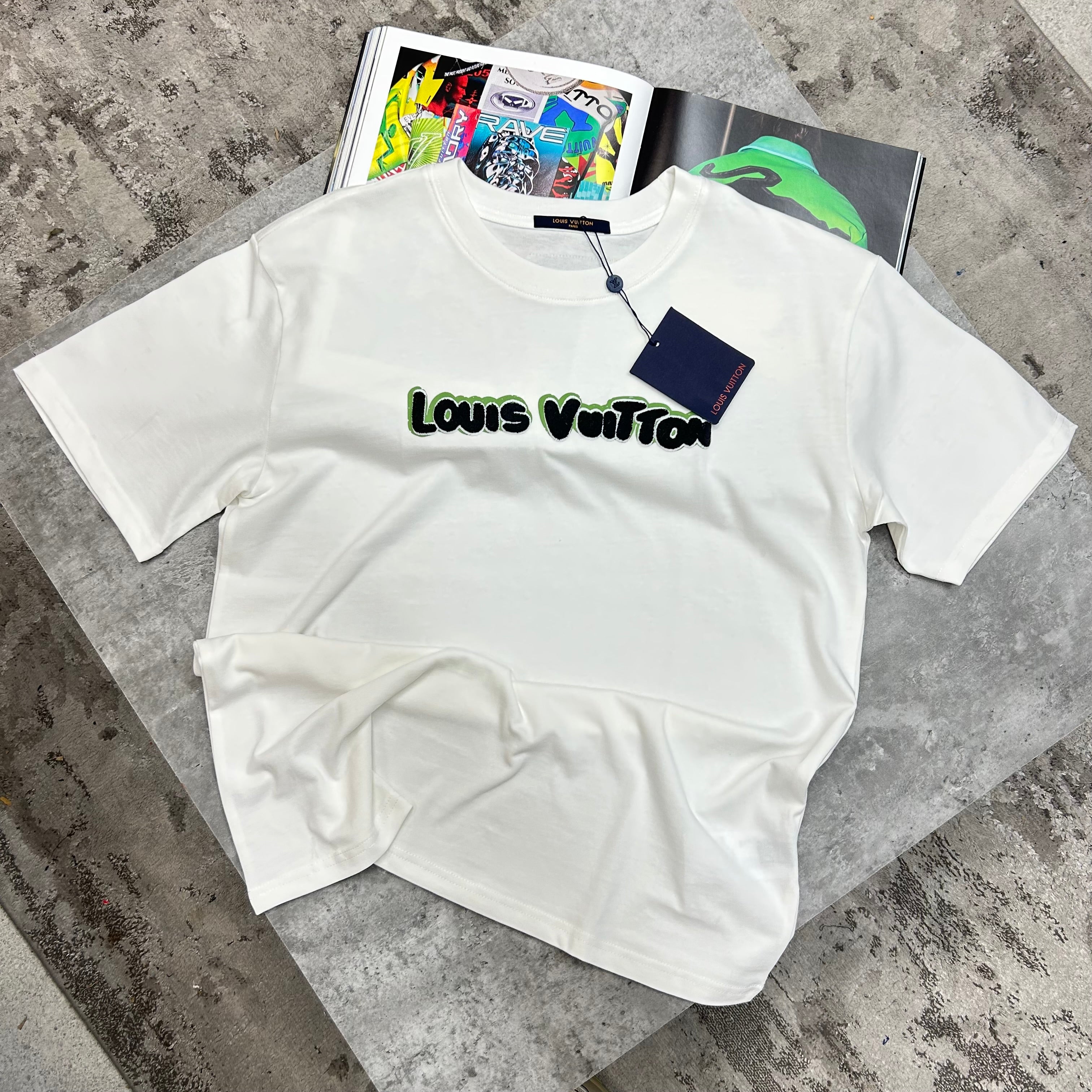 LOUIS VUITTON - BLACK/GREEN LOGO T-SHIRT - WHITE