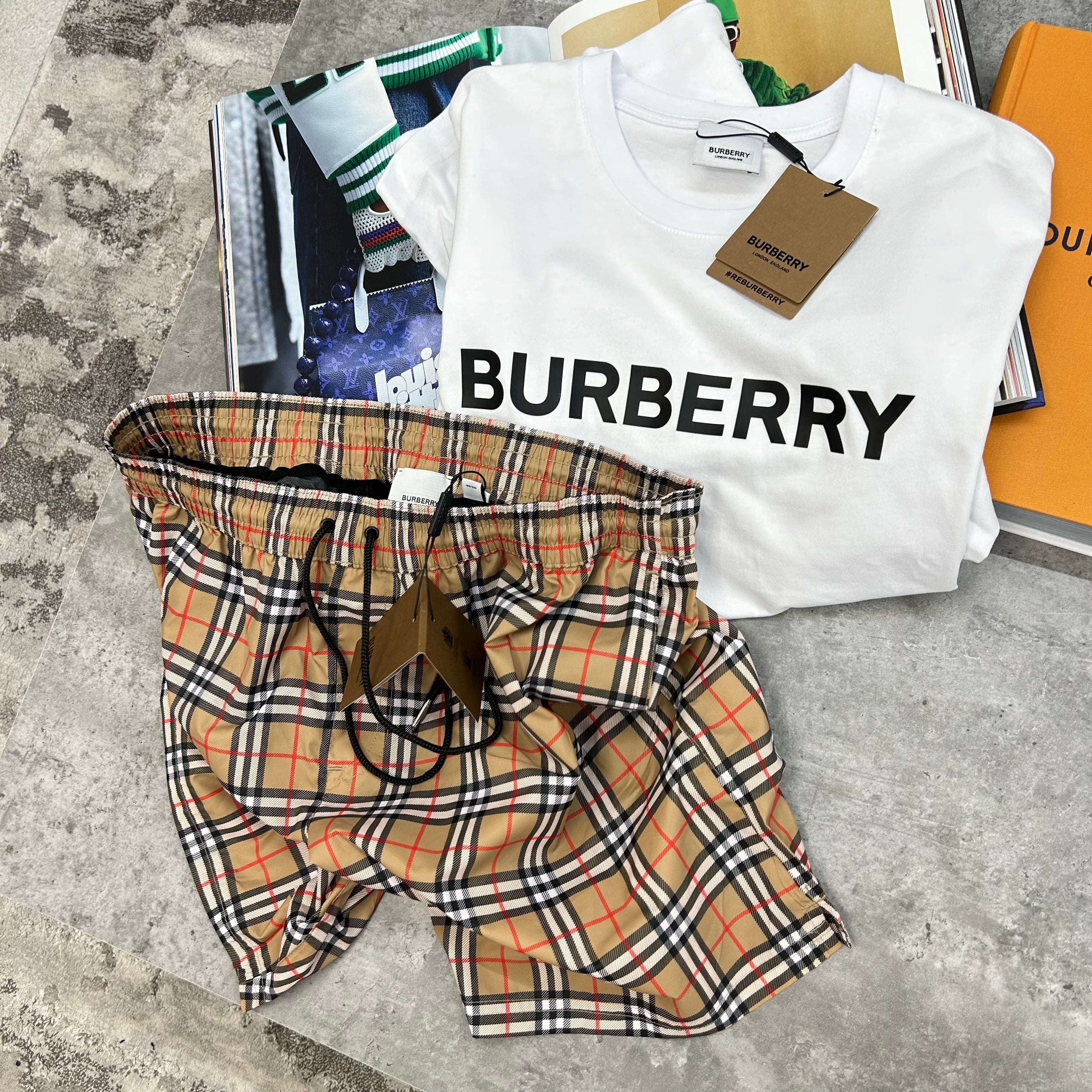 BURBERRY SHORTS - BROWN